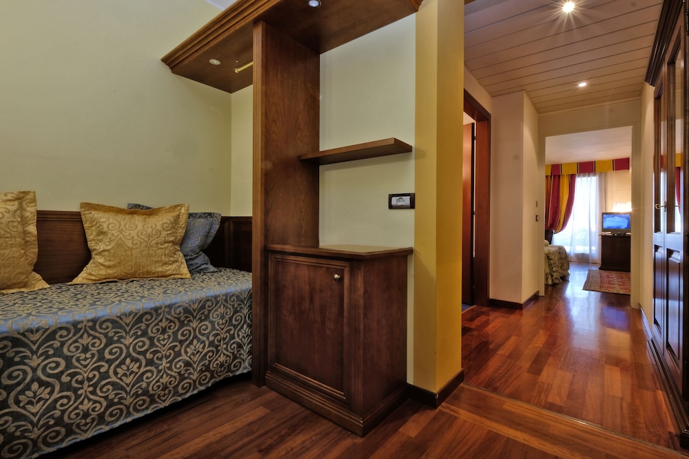 Villa Madrina Lovely and Dynamic Hotel 7/49