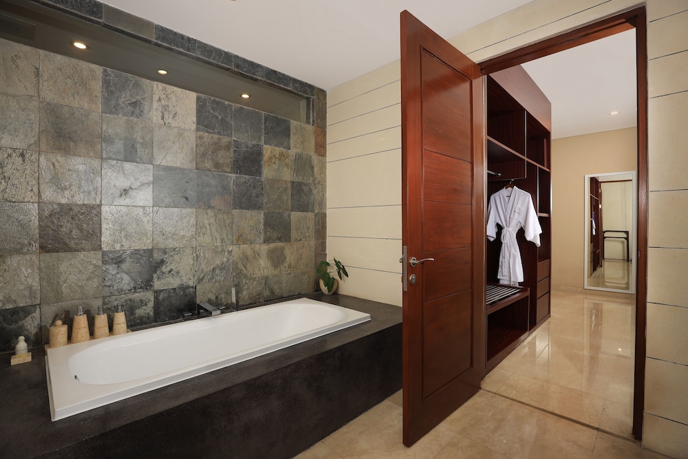 Amadea Resort & Villas 64/65