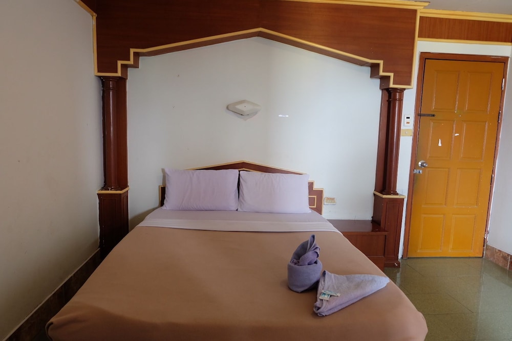 Satit Padang Hotel 7/19