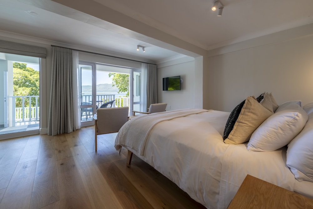 EXECUTIVE, LAGOON VIEW