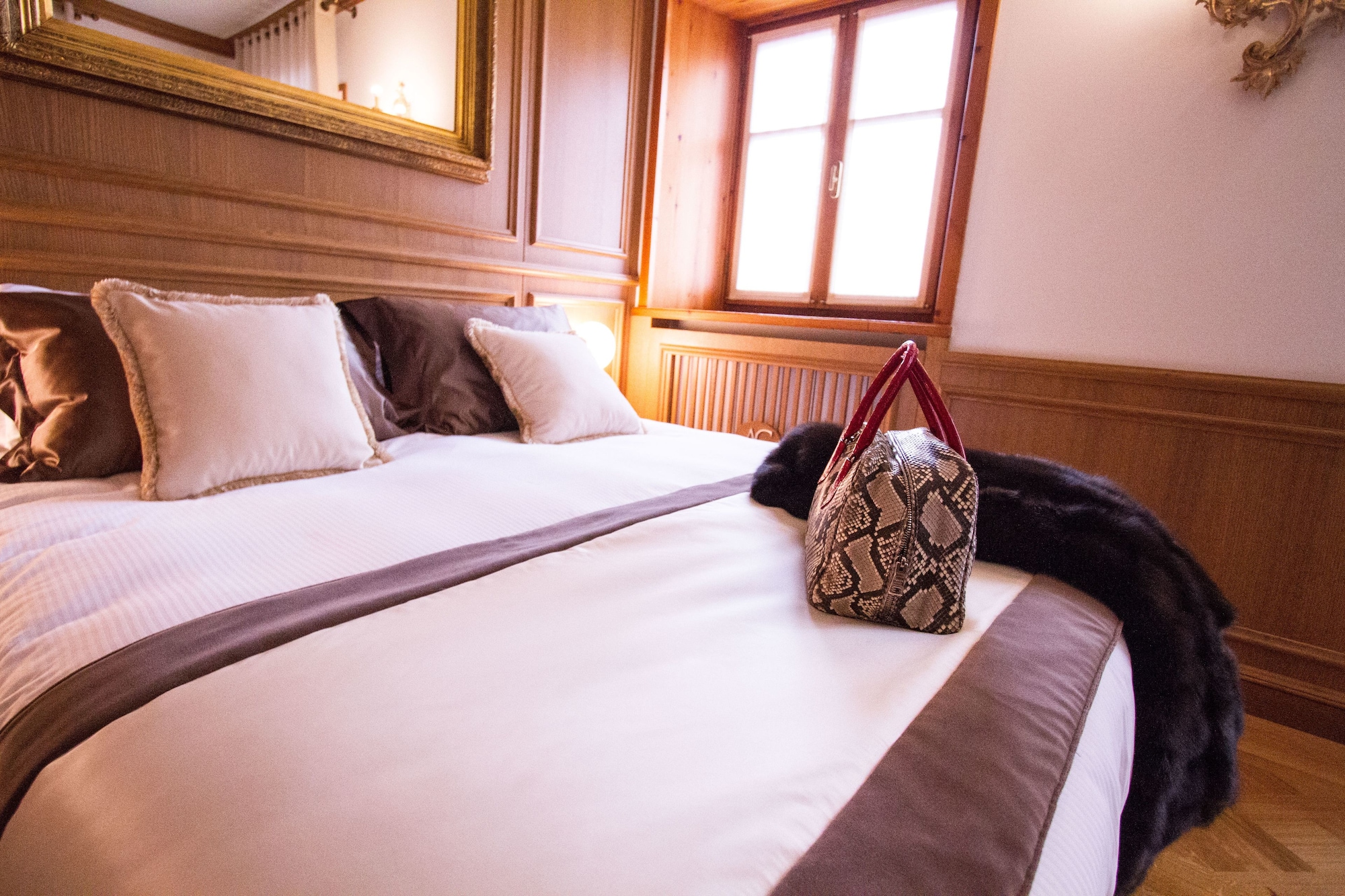 غرفة سوبيريور بسرير كوين، Ambra Cortina Luxury Fashion Boutique Hotel 9/10