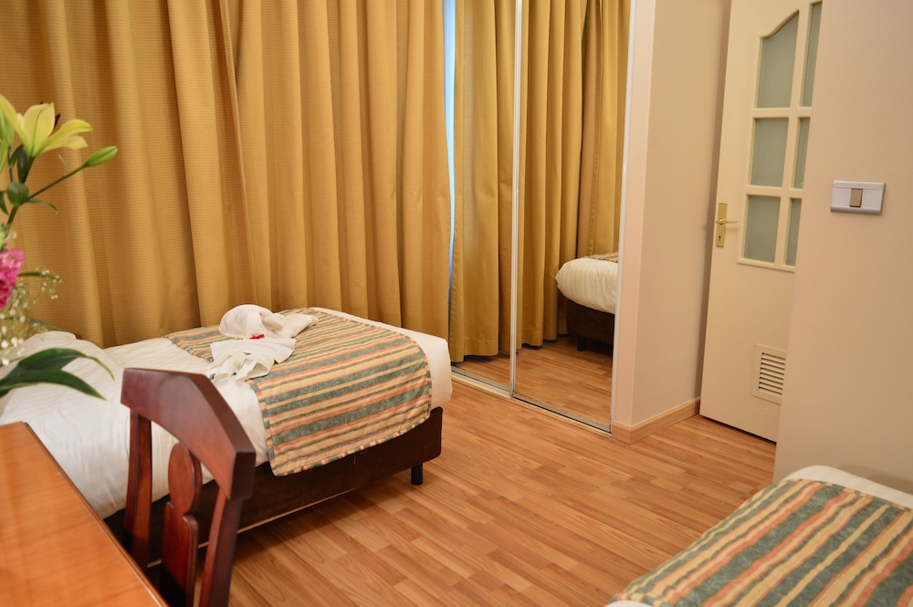 Comfort Hotel Suites 19/48