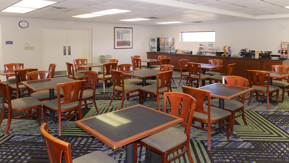 Hotel South Tampa and Suites 31/35