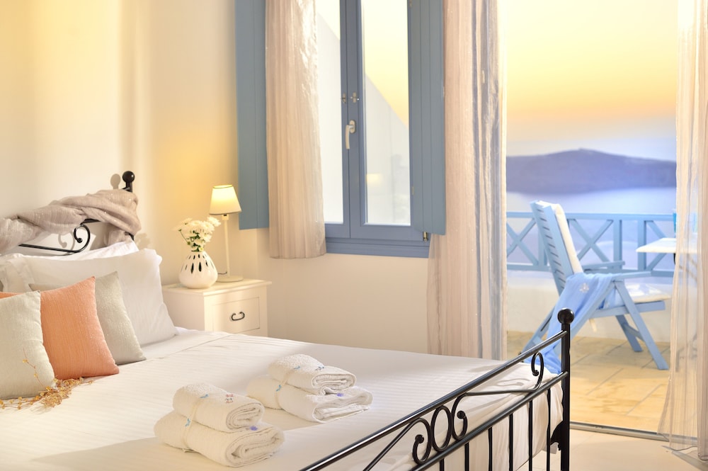 Absolute Bliss Imerovigli Suites 15/63