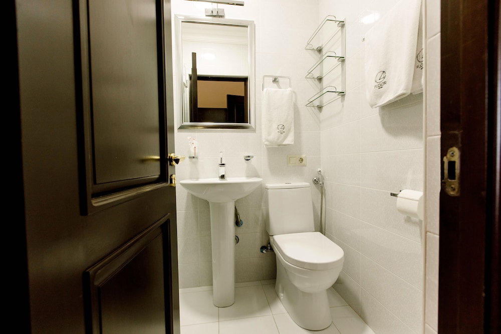 Hotel 14th Floor 36/41