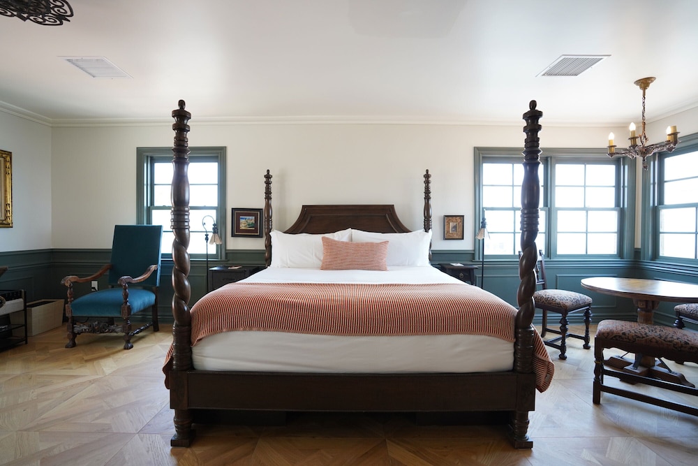 Capistrano Seaside Inn 11/50