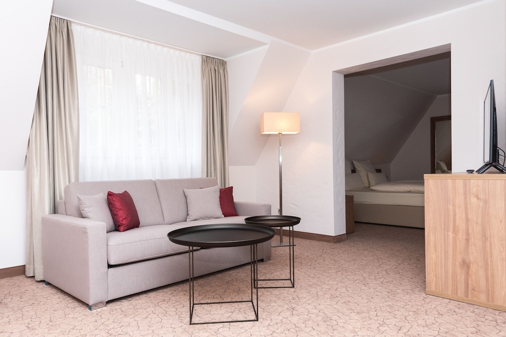 Parkhotel Schloss Hohenfeld (Parkhotel Hohenfeld) 44/65