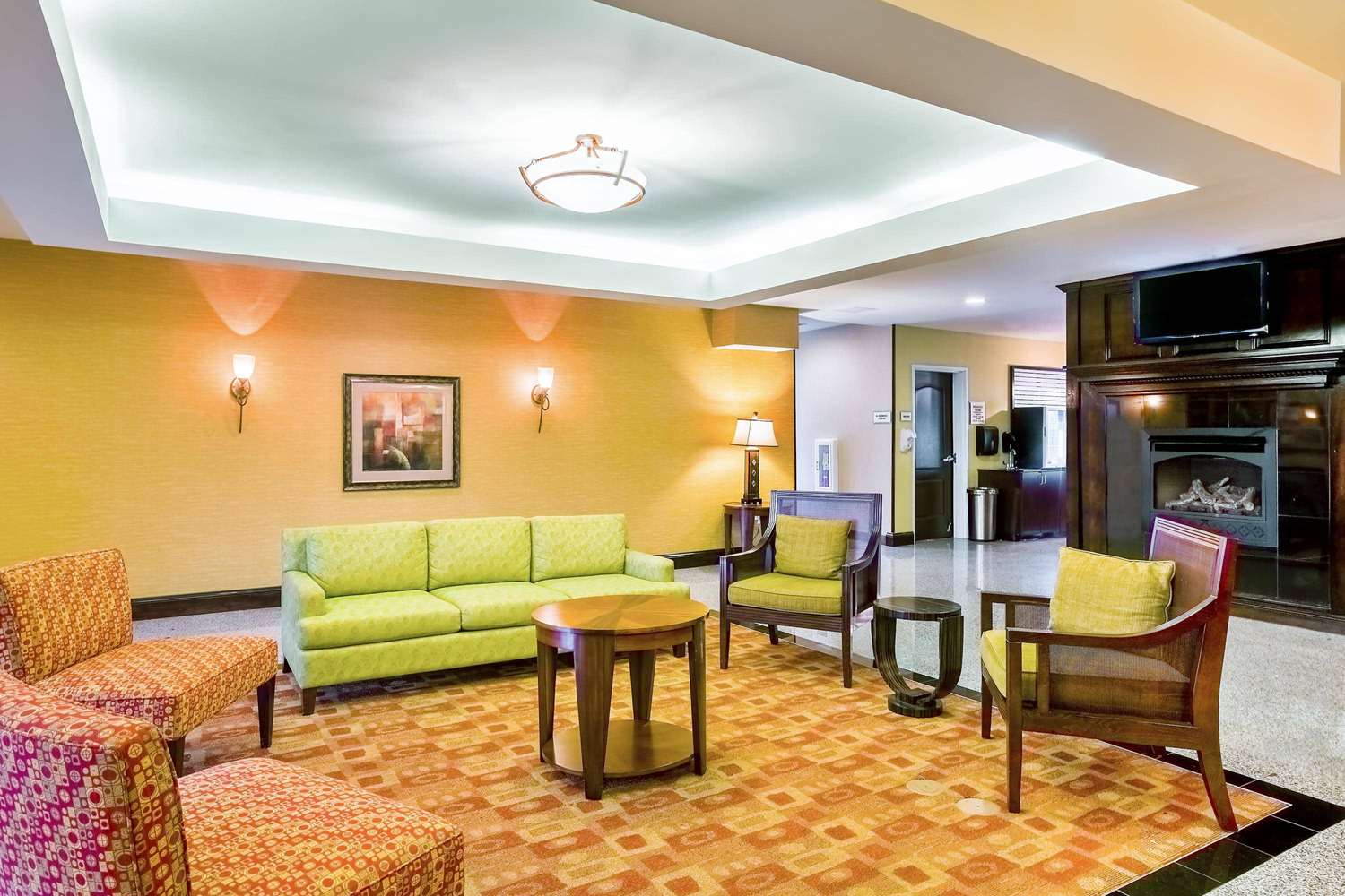 La Quinta Inn and Suites by Wyndham Atlanta Union City 20/33