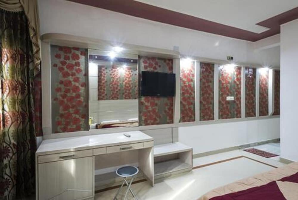HOTEL BHAWANI INTERNATIONAL 12/45