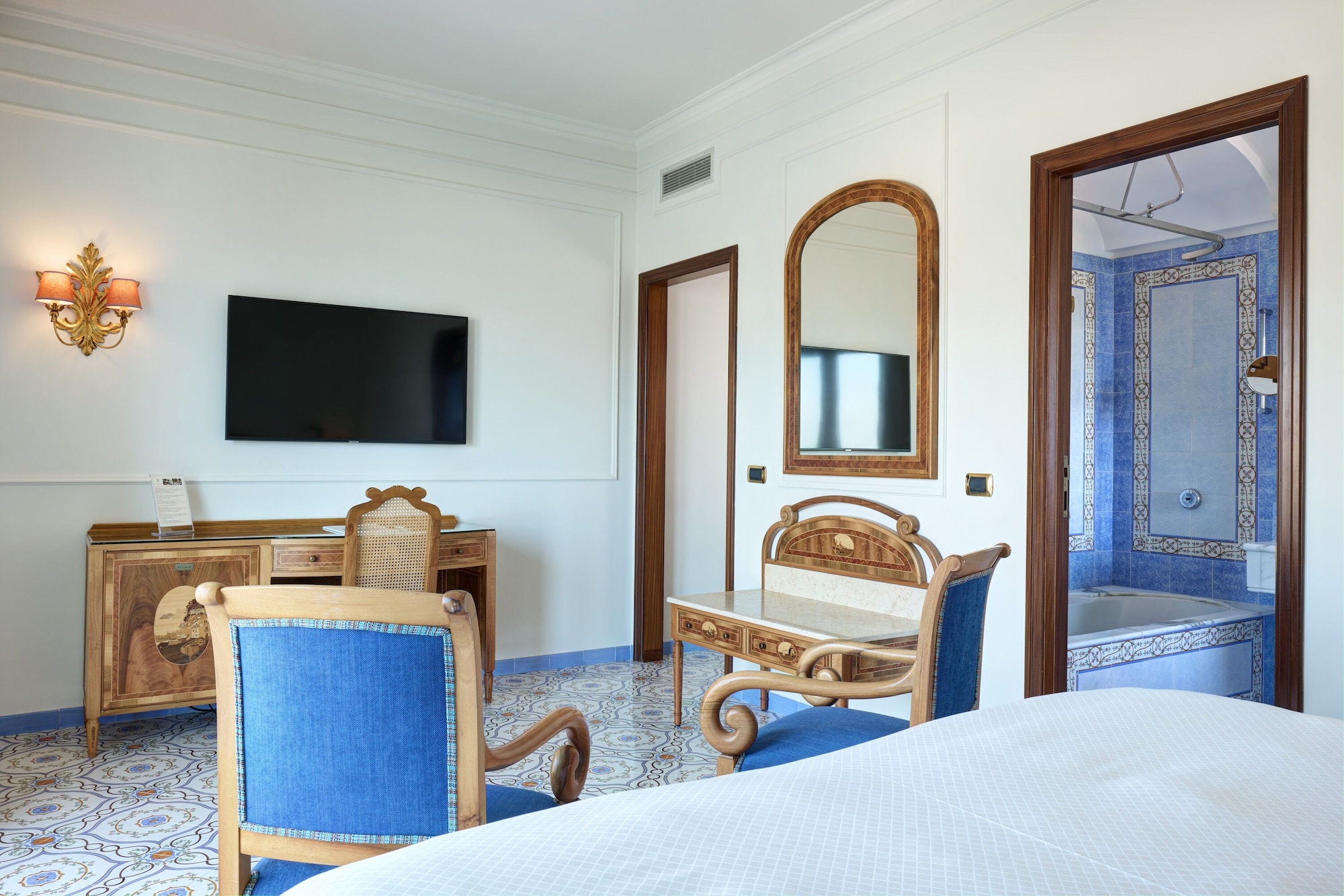 Deluxe, Double Bed, Side Sea View