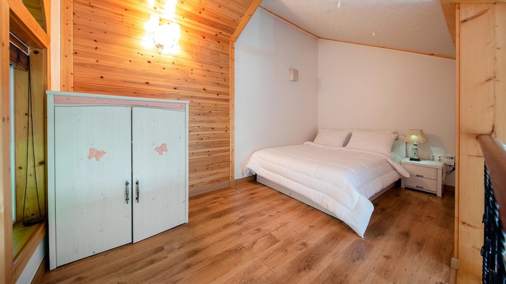 Hongcheon Lime Orange Pension 12/49