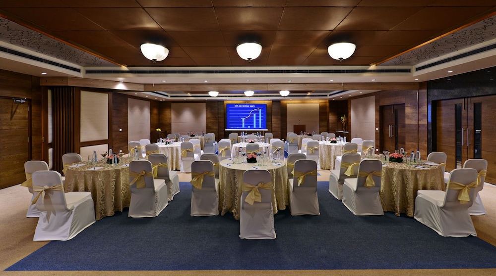 Leisure Inn Grand Chanakya 24/37