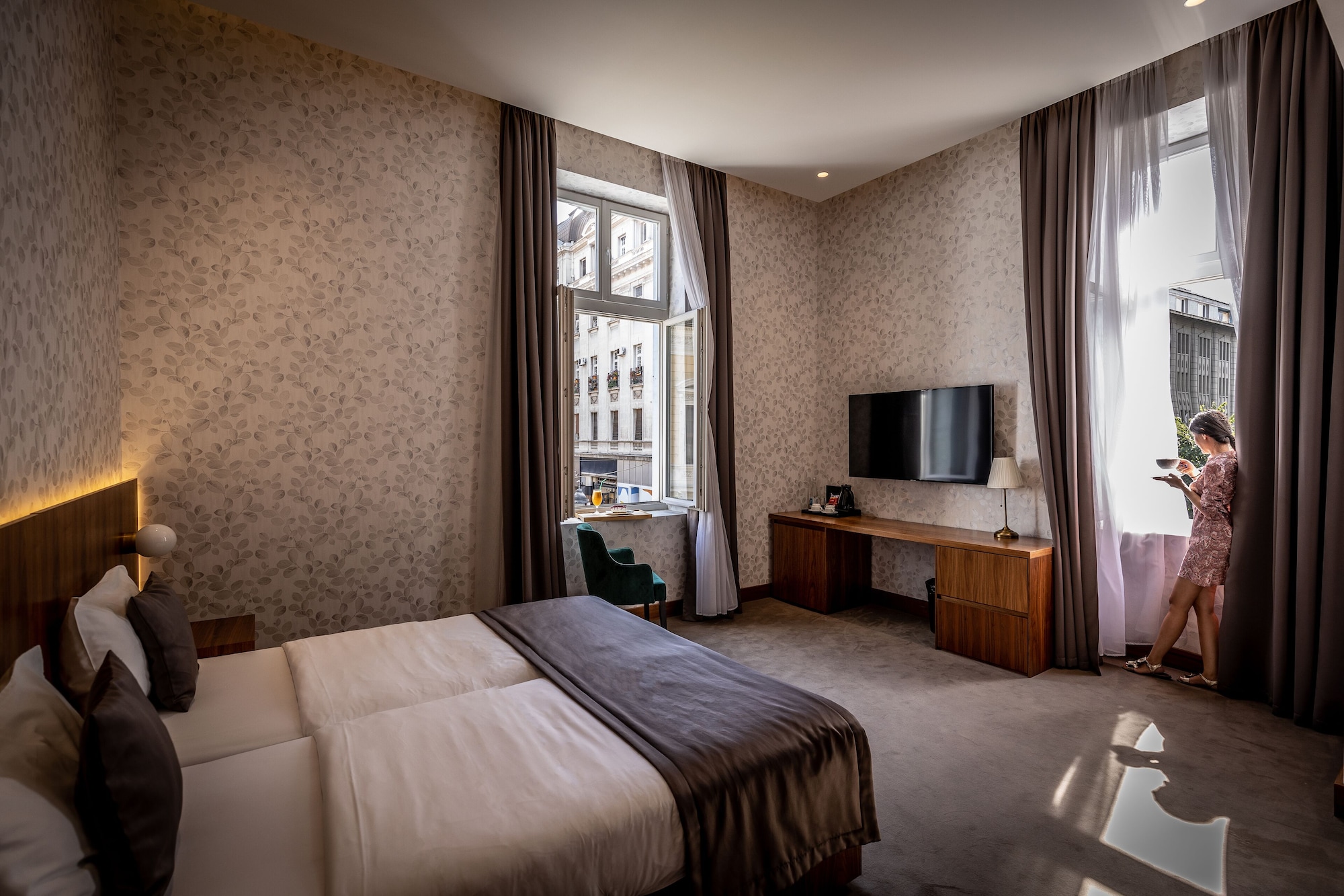 DELUXE, TWIN BEDS