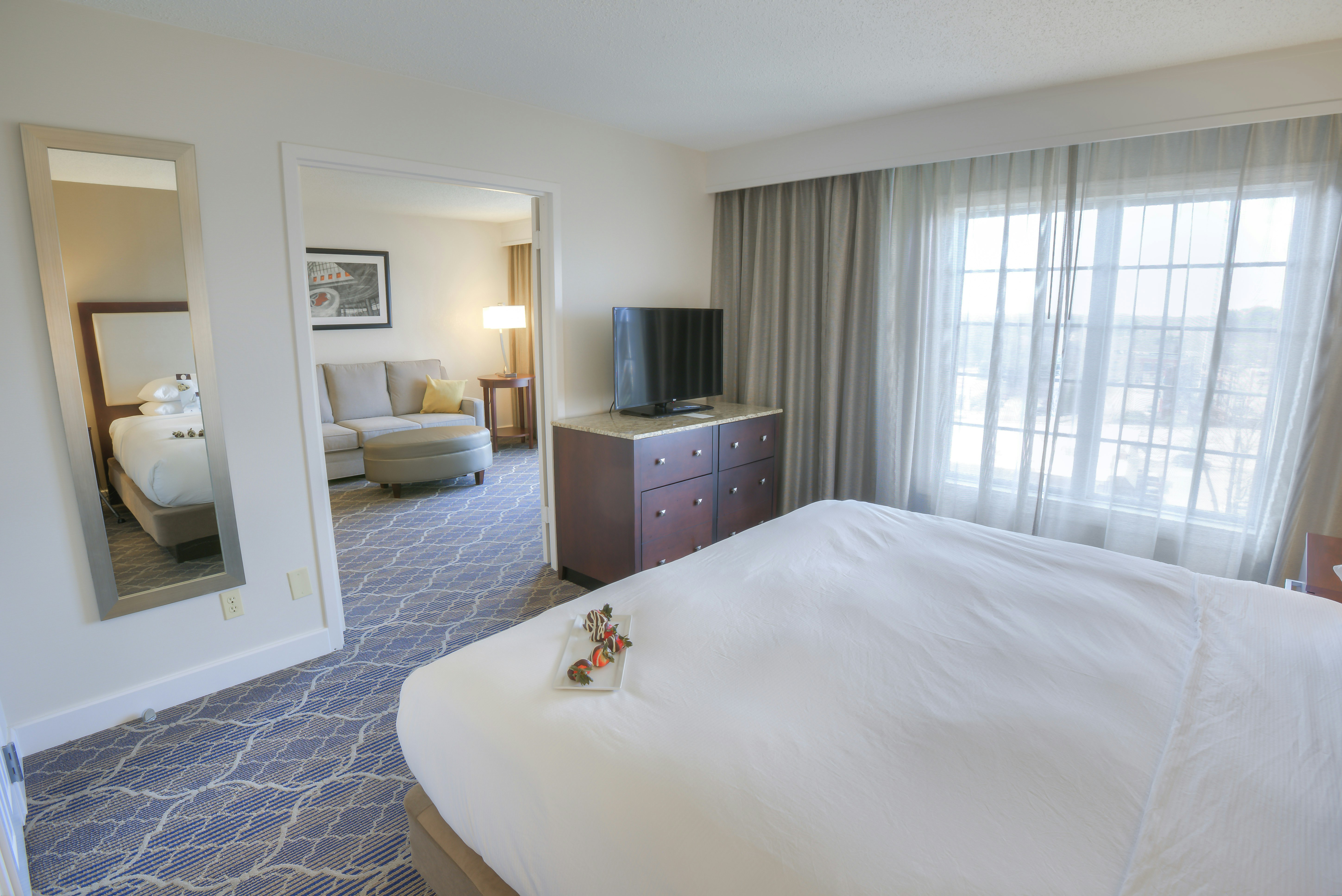 2 Rooms, Suite, King Bed, Balcony