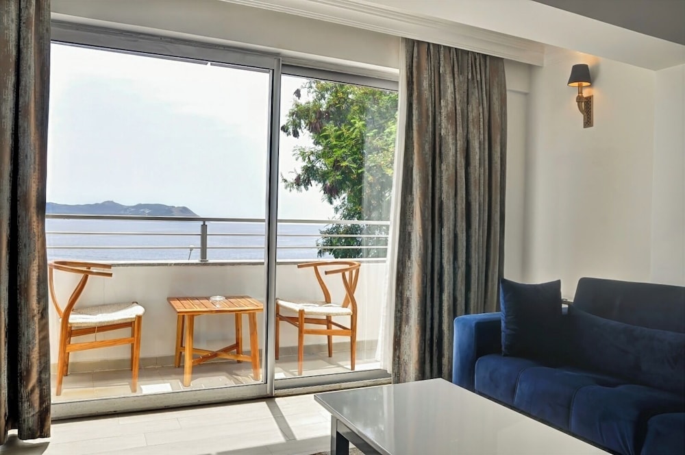 Sea View Hotel 36/50