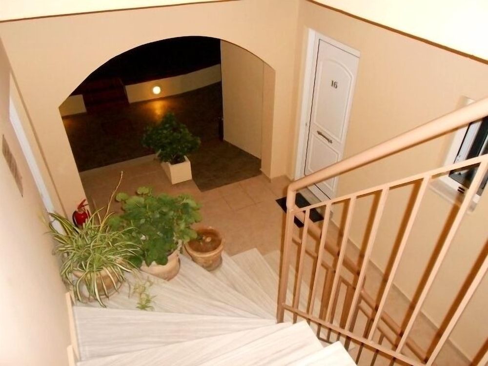 Lambrinos Suites 9/51