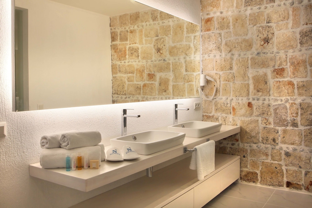 Nur Beach Hotel 38/41