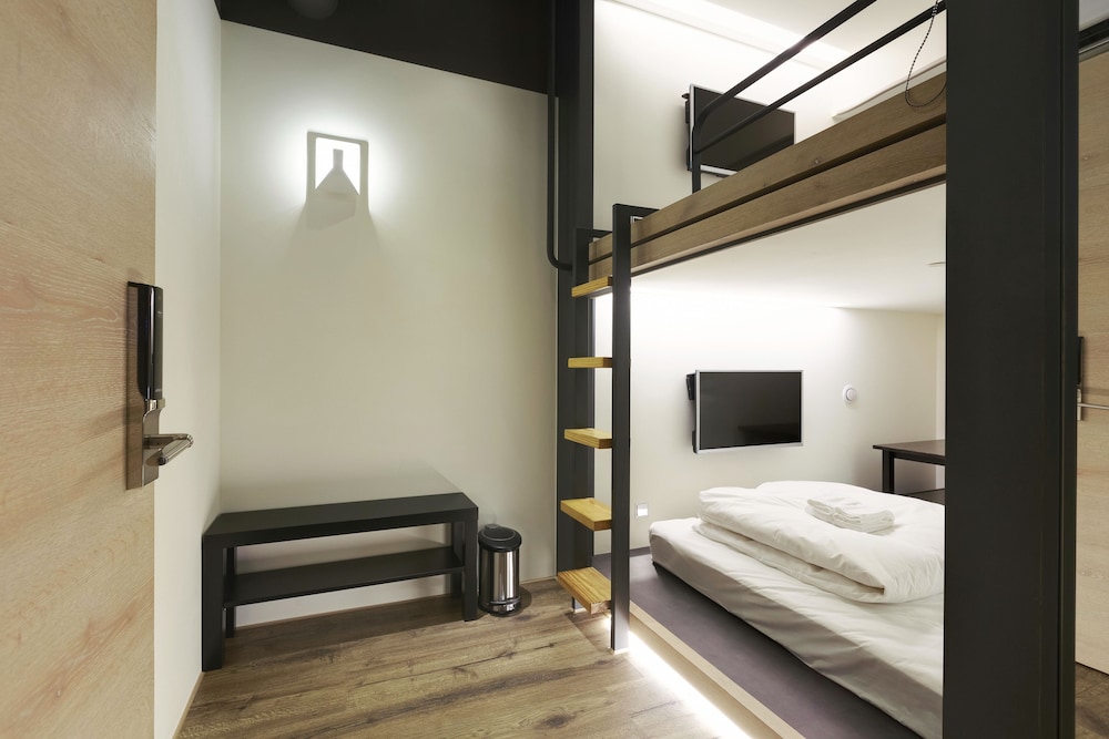 Taiwan Youth Hostel & Capsule Hostel 6/81