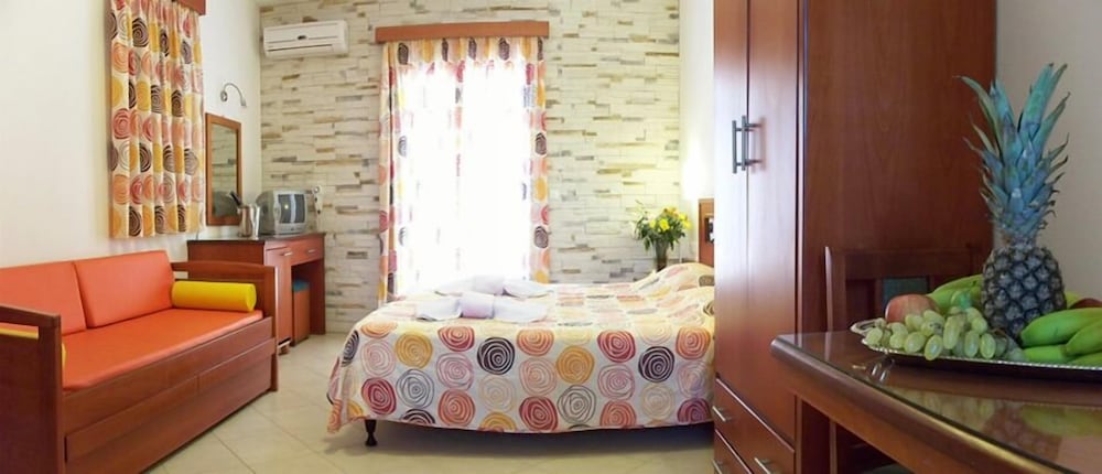 Plaka Hotel II 30/46