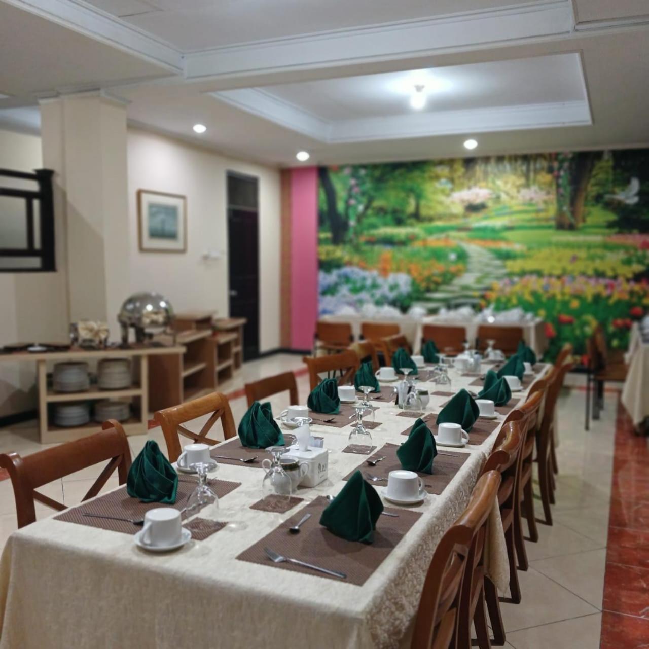 Nikita Hotel 32/49