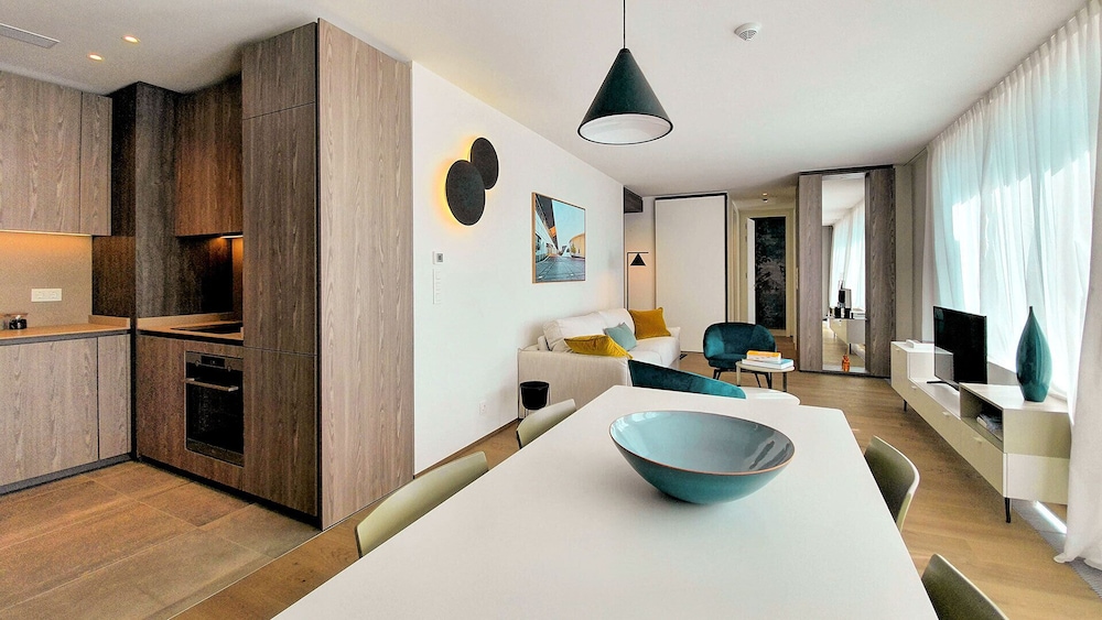Central City Luxury Residence 50/50