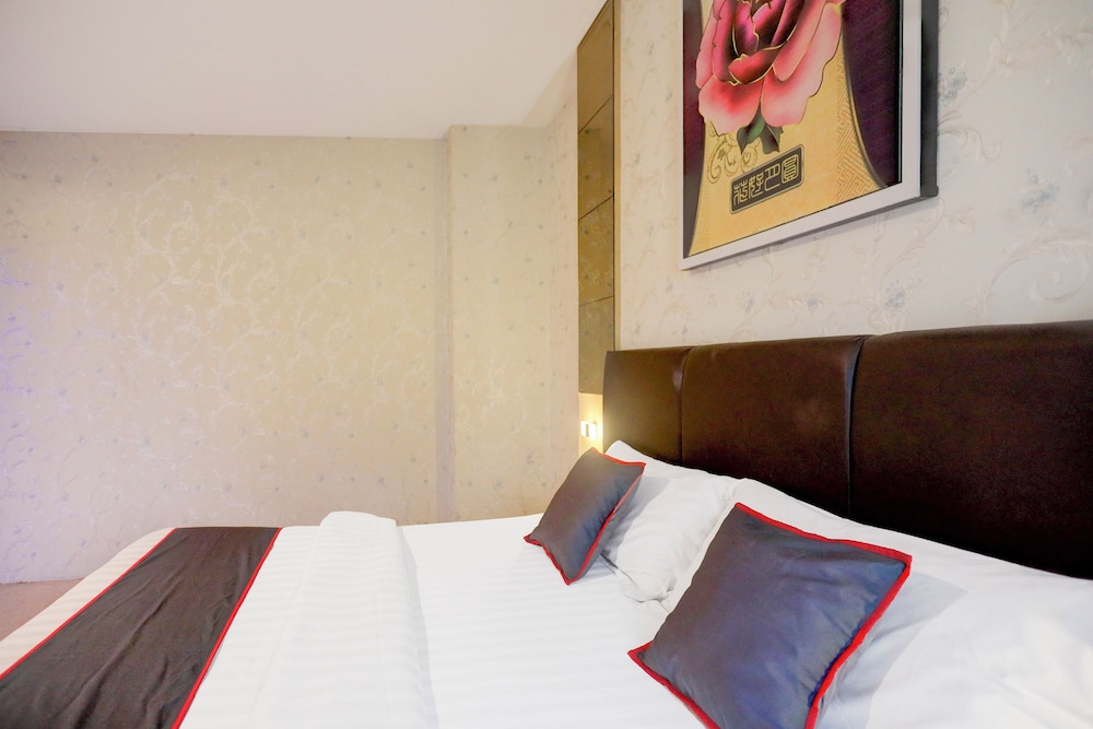 RedDoorz Premium near Grand Batam Mall 27/50