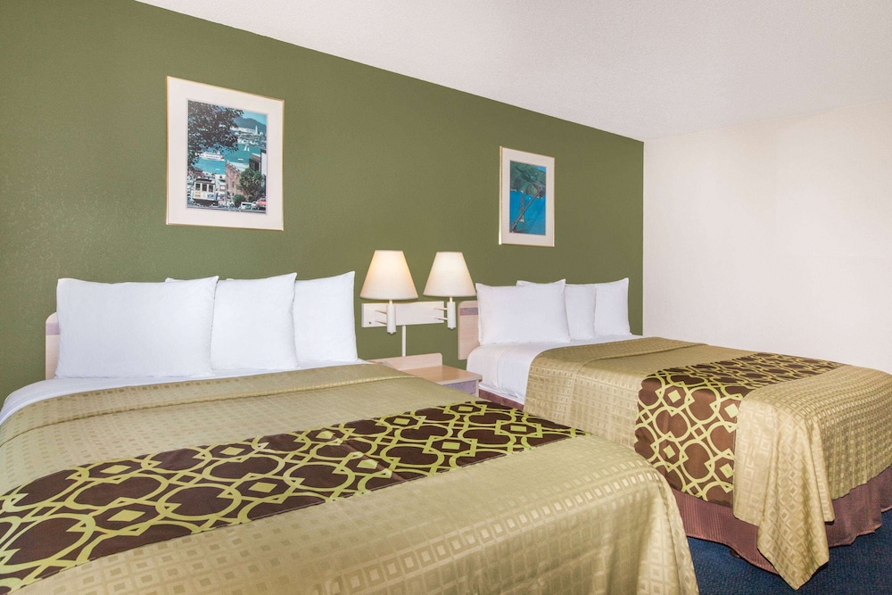 Travelodge By Wyndham Los Banos CA 15/26