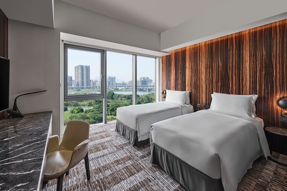 River, Guest Room, Studio, Twin Beds, River View