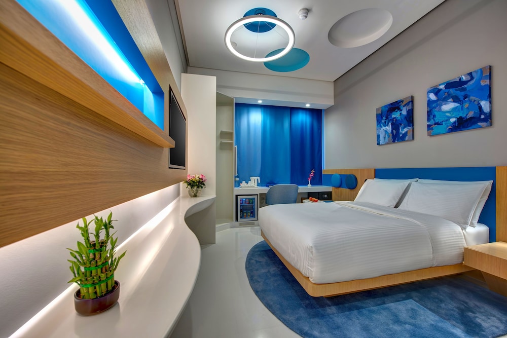 DELUXE, DOUBLE BED