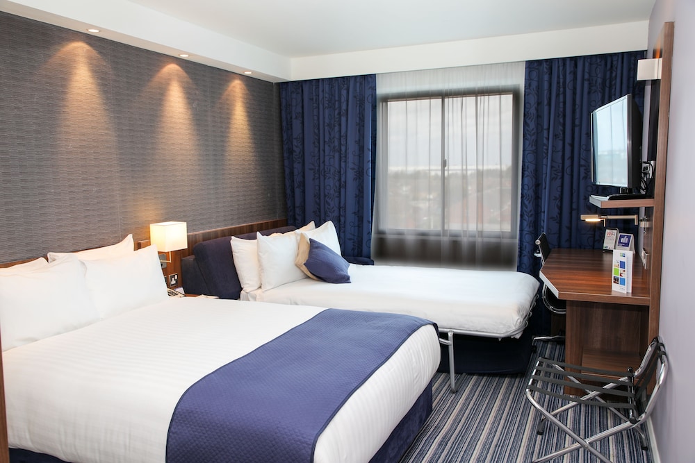 Holiday Inn Express London Heathrow T5 18/70