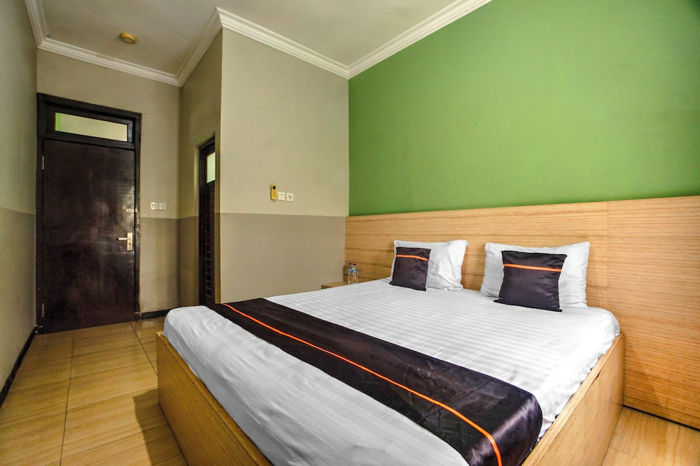 Hotel O near Juanda Airport formerly Azzahra Guest House Family 8/26