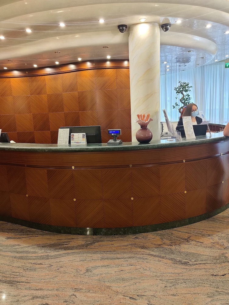 Hotel Ambassador 15/48