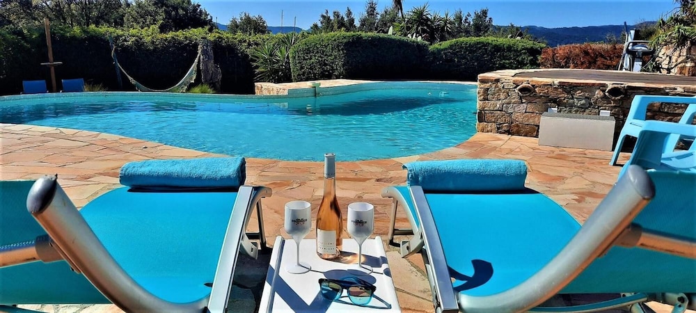 Villa Des Delices 30/48