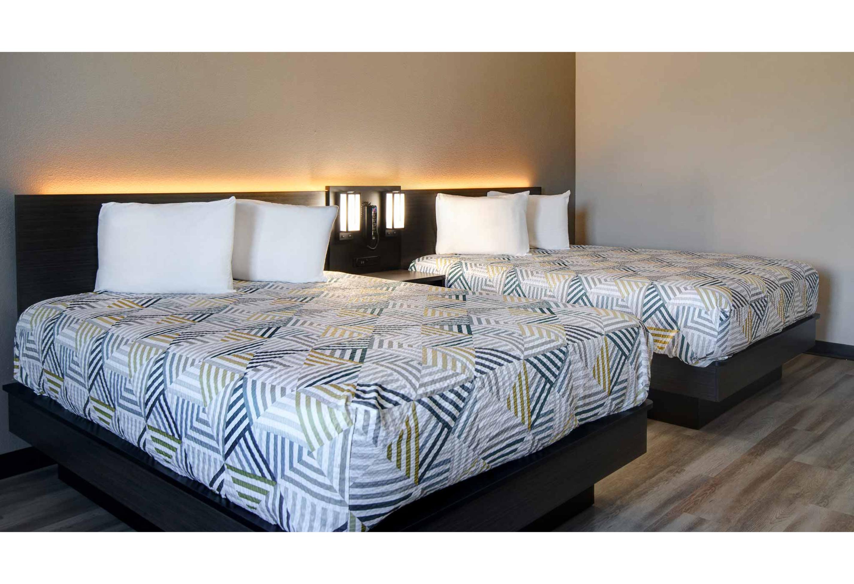 2 Queen Beds Suite, Non-Smoking, Micfridge