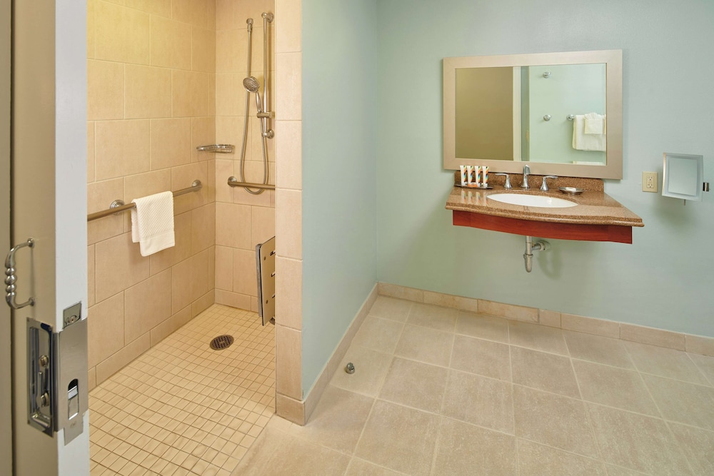Hilton Grand Vacations Club at Hilton Hawaiian Village 18/50