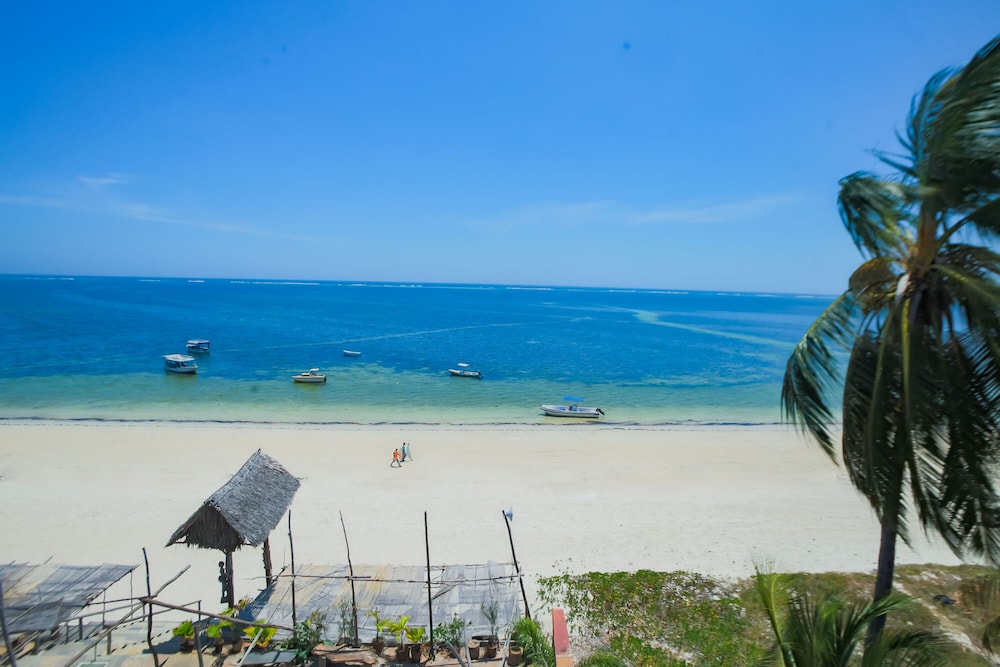 Ziwa Beach Resort 50/60