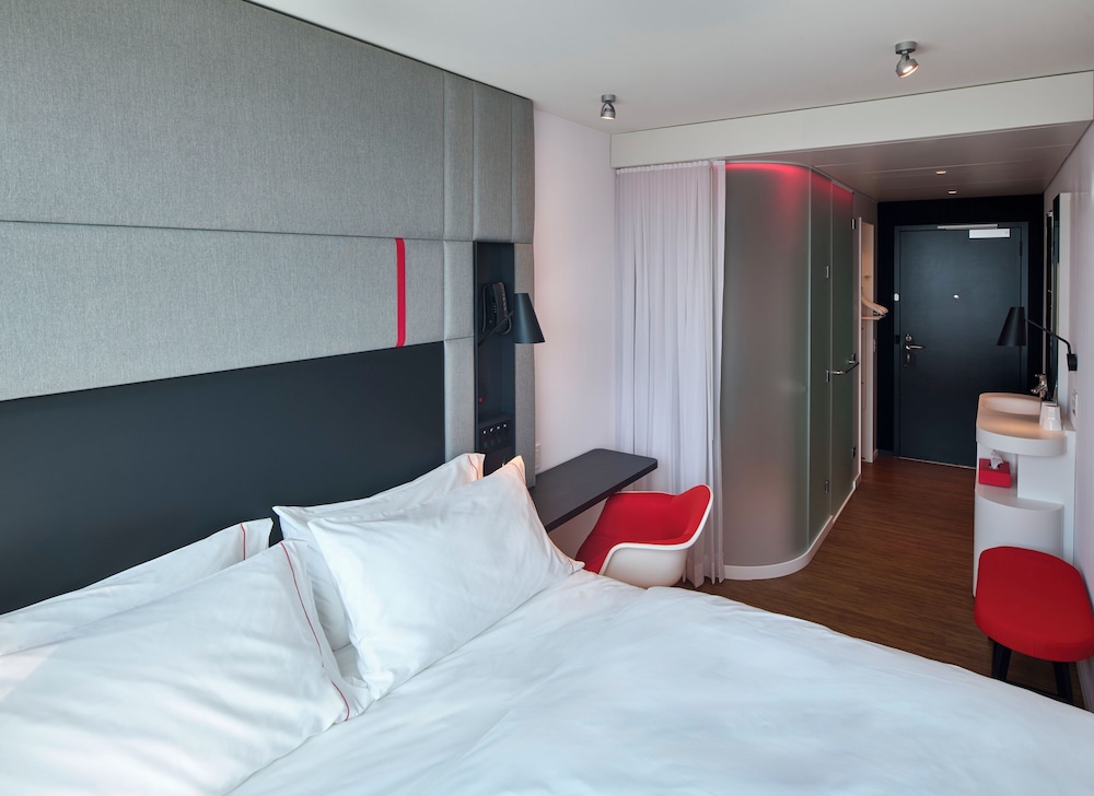 ROOM, KING BED, HIGH FLOOR