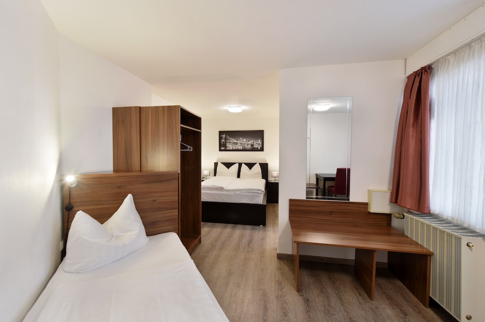 Hotel Schumacher Dusseldorf 36/66