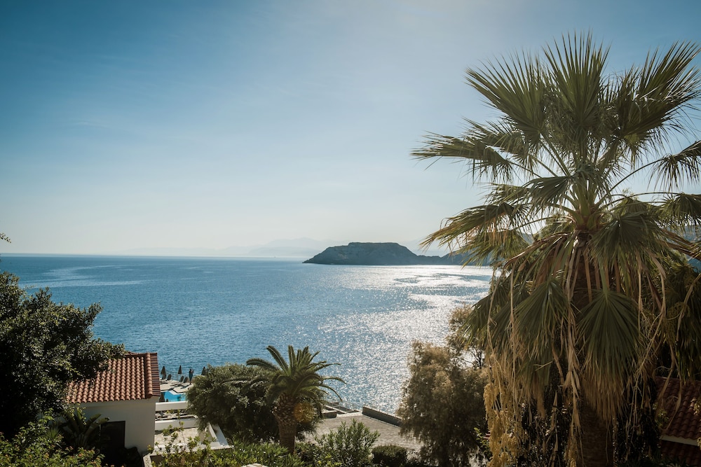 Peninsula Resort & Spa 60/62