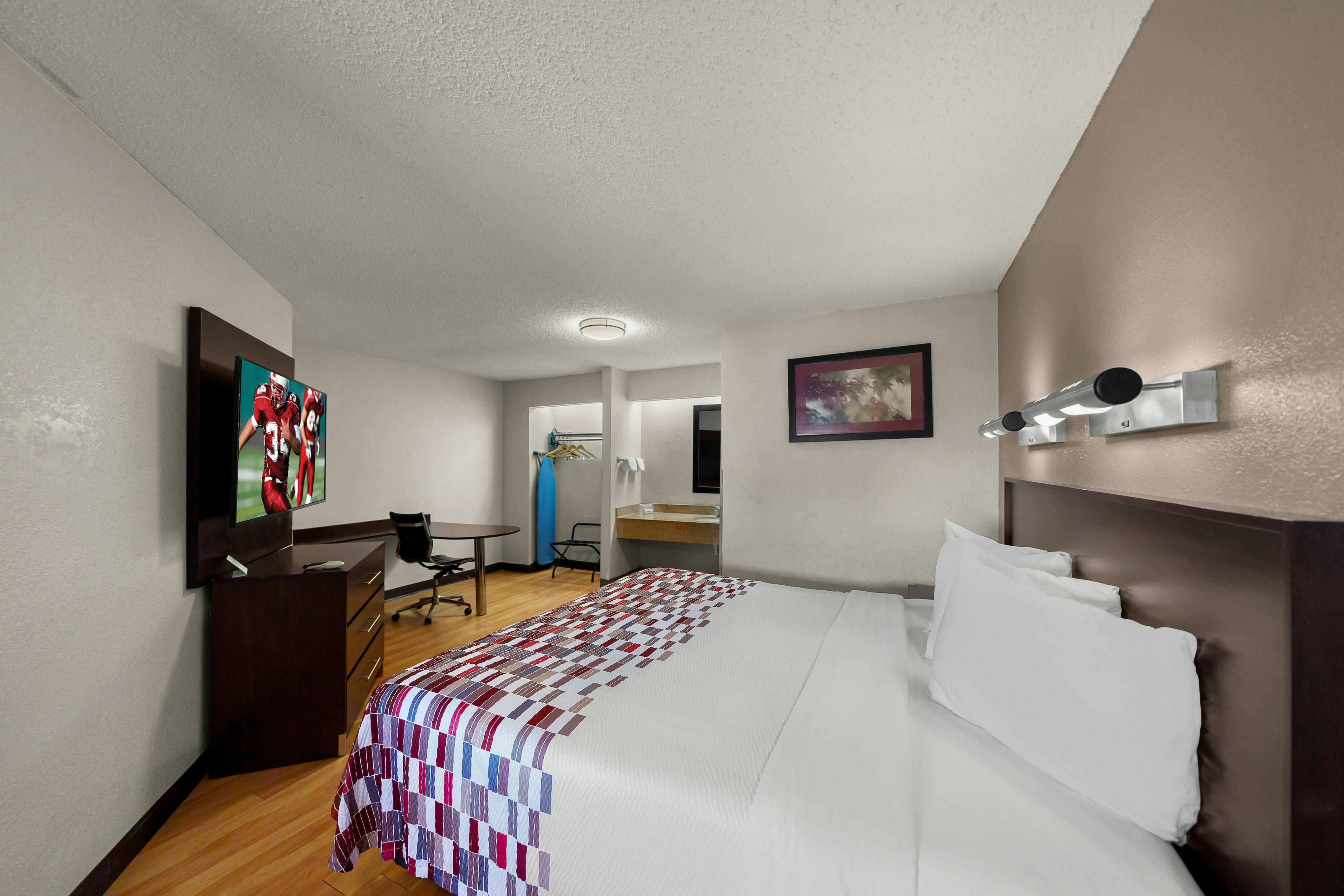 Non-Smoking Suite 1 King Bed, Micro-Fridge
