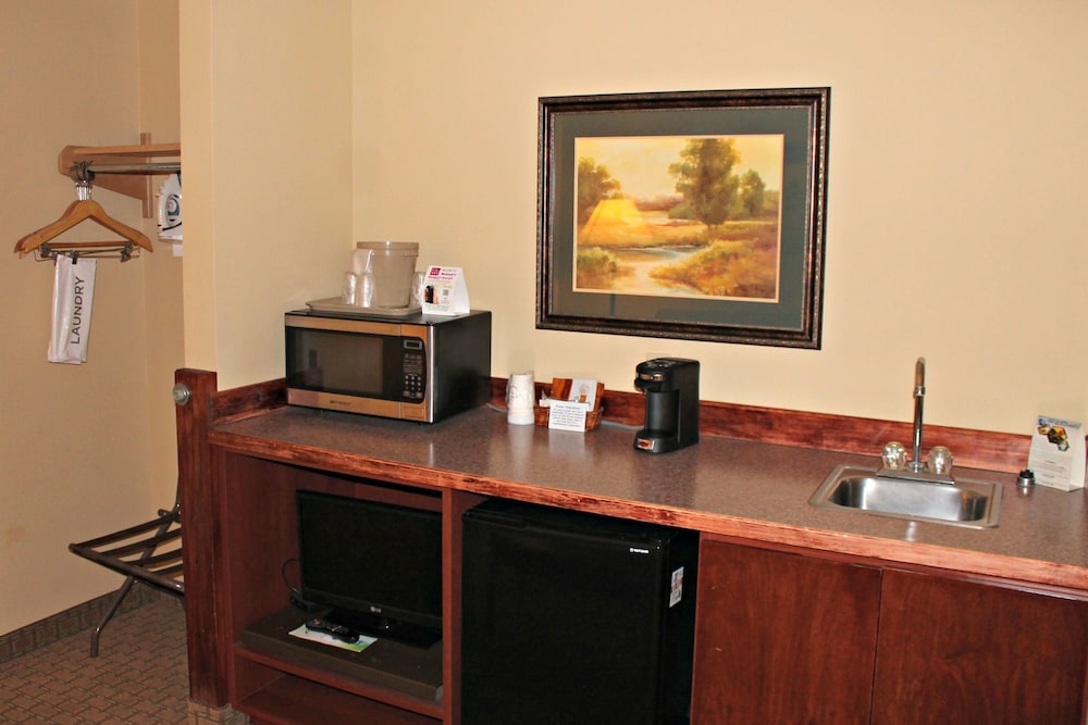 Horse Creek Inn - McCook 32/36