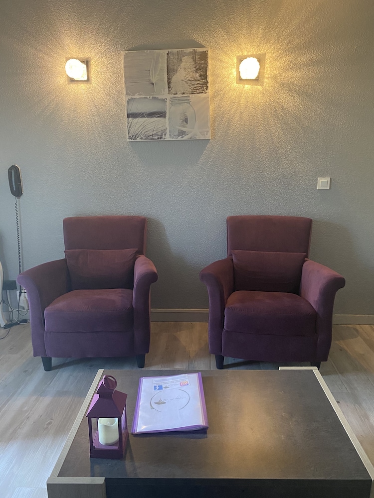 Auberge Des Pins 30/42