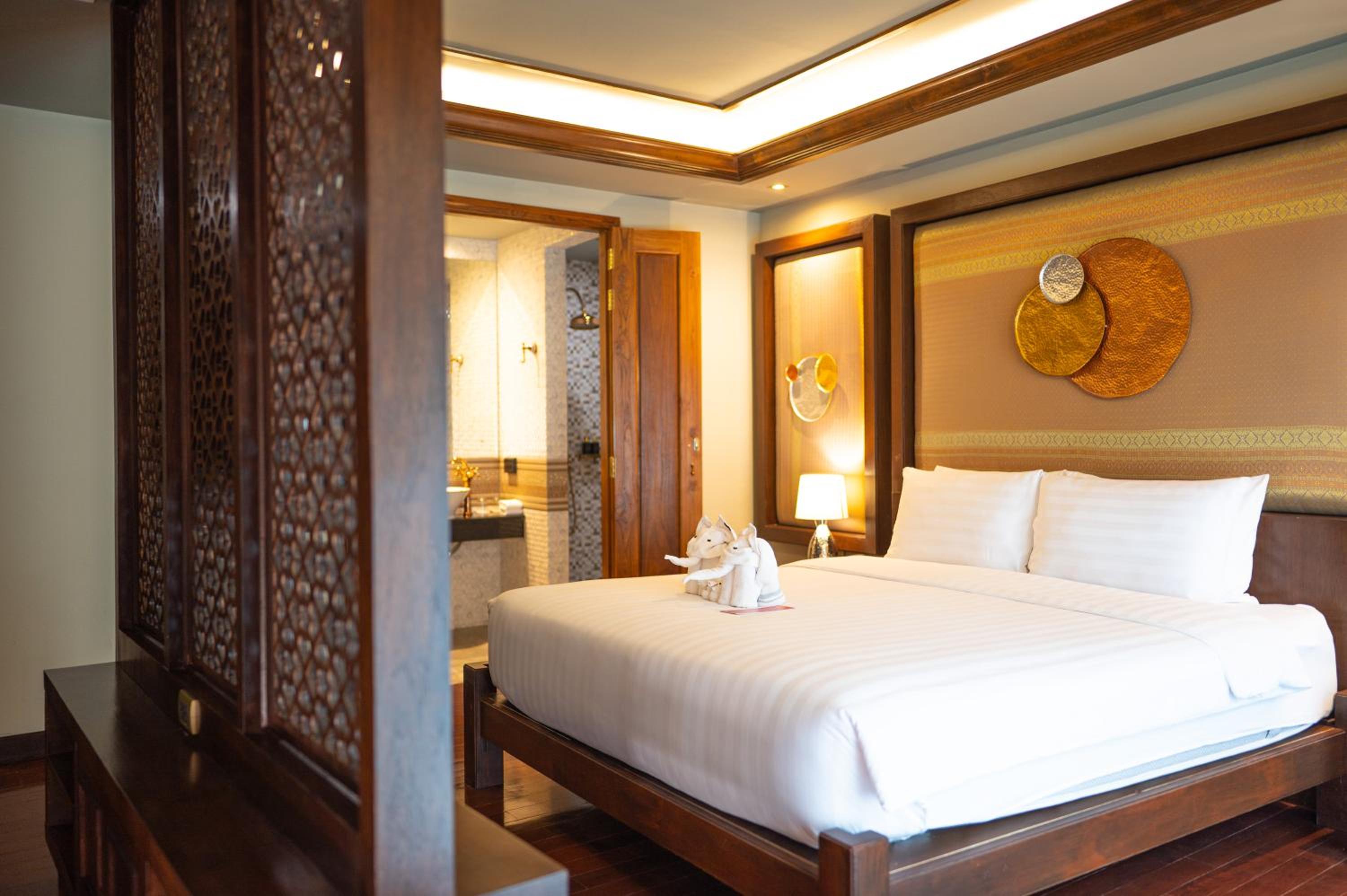 Executive, Suite