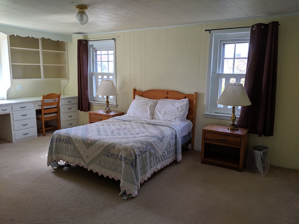 Spruce Lane Lodge & Cottages 9/35