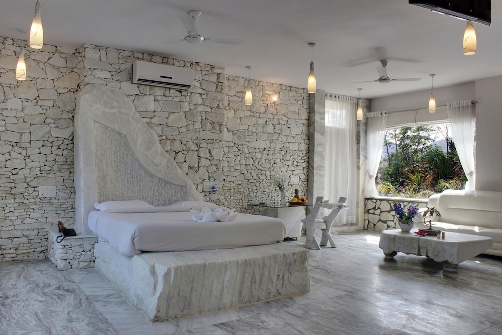 Lohagarh Fort Resort 28/91