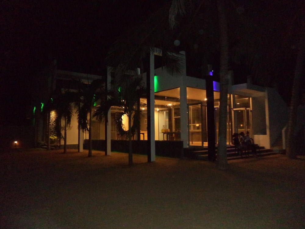 Saara Beach Hotel 9/50