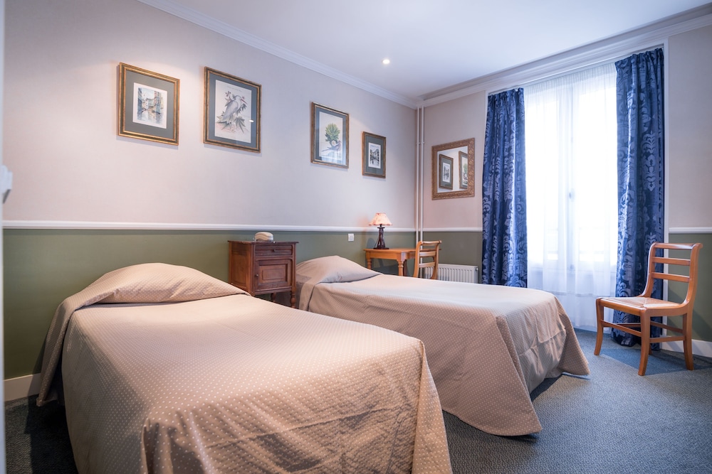 Hotel des Arts cite Bergere 12/31