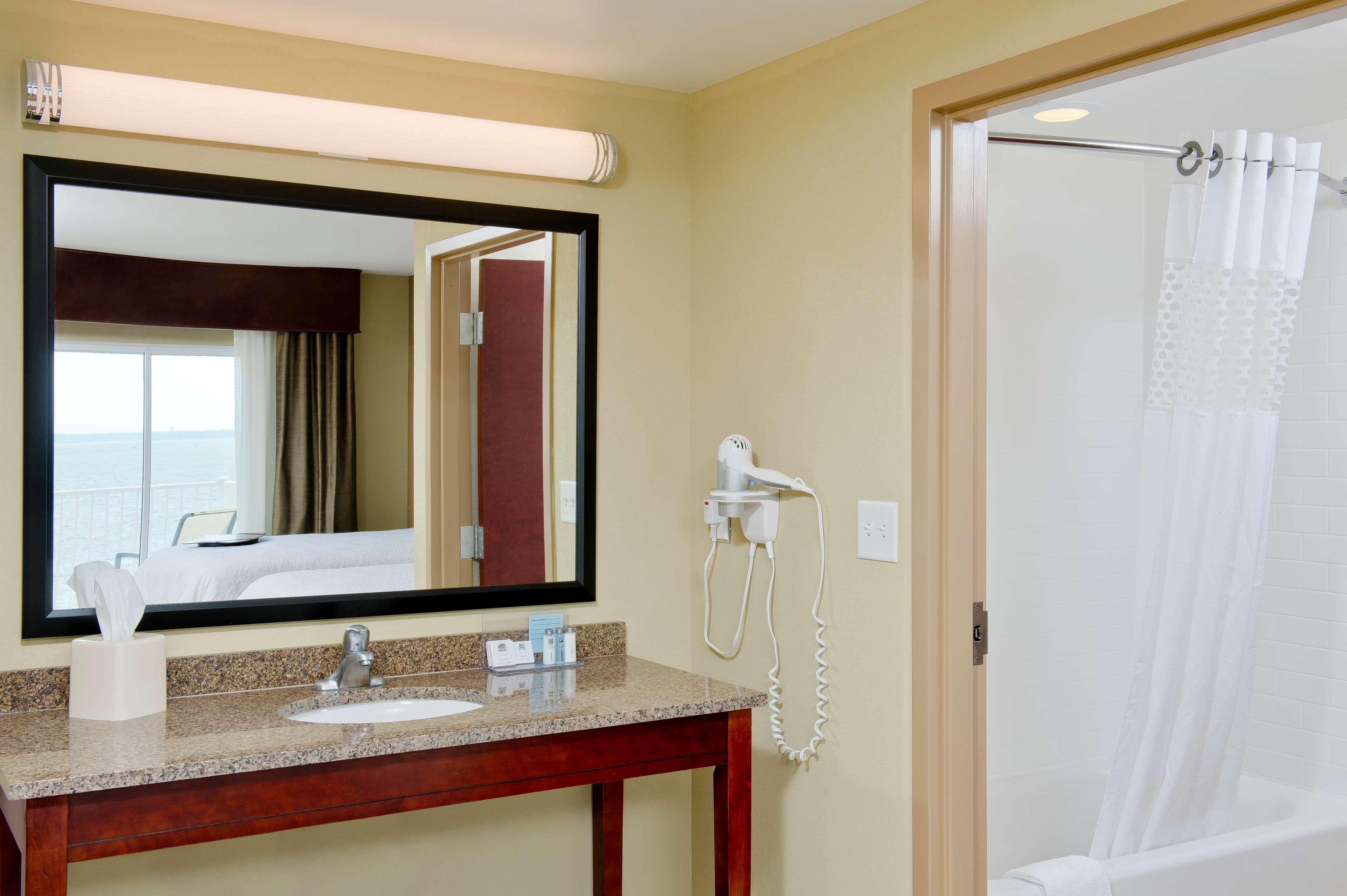 Studio, Suite, King Bed, Bay Front، Hampton Inn And Suites Ocean City Bayfront Convention Center 2/2