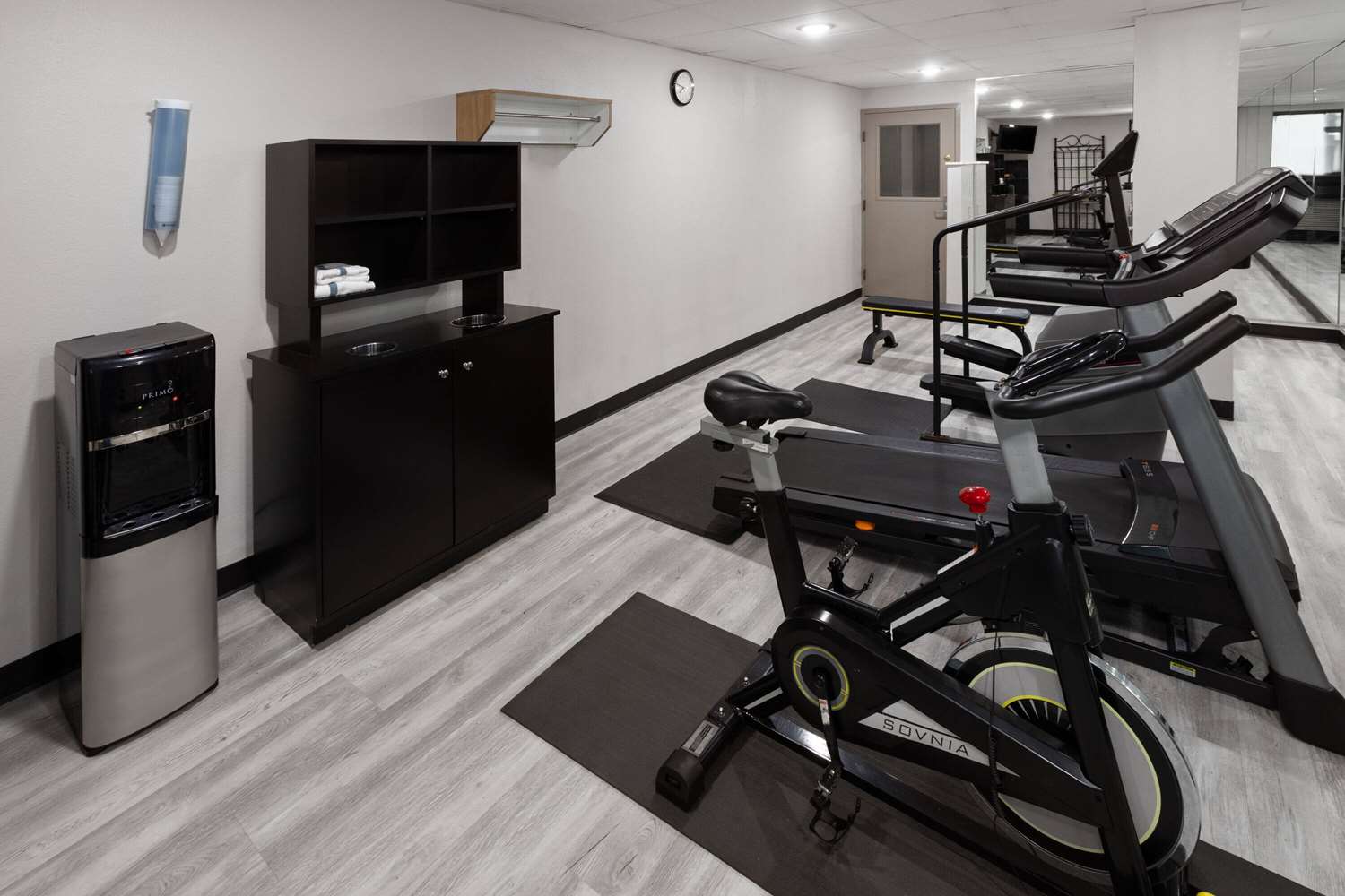 Days Inn & Suites By Wyndham Northwest Indianapolis 24/40