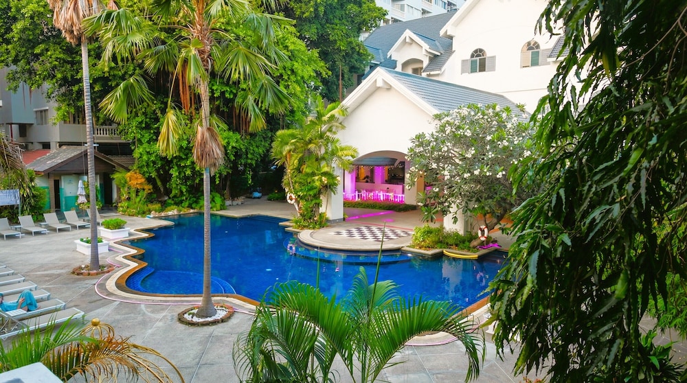 Pooh Beach Resort and Spa 54/57